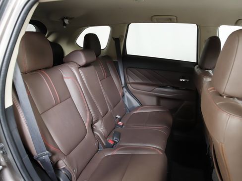 Used 2018 Mitsubishi Outlander SEL image 10