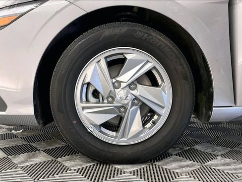 Used 2025 Hyundai Elantra SE FWD image 8