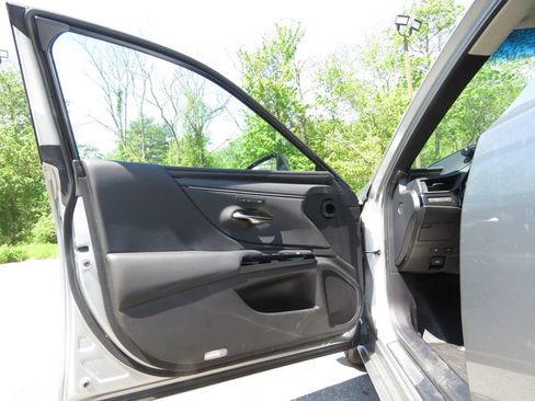 Used 2024 Lexus ES 350 w/ Premium Package FWD image 10