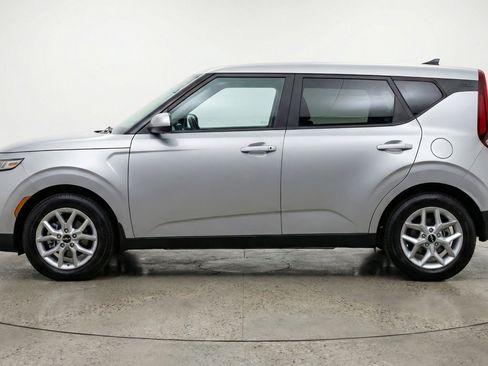 Used 2025 Kia Soul LX w/ LX Technology Package FWD image 5