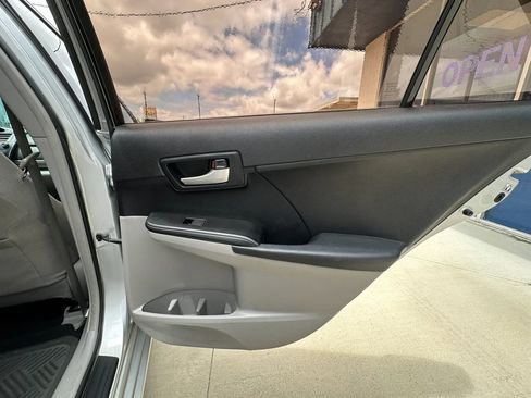 Used 2012 Toyota Camry LE FWD image 31