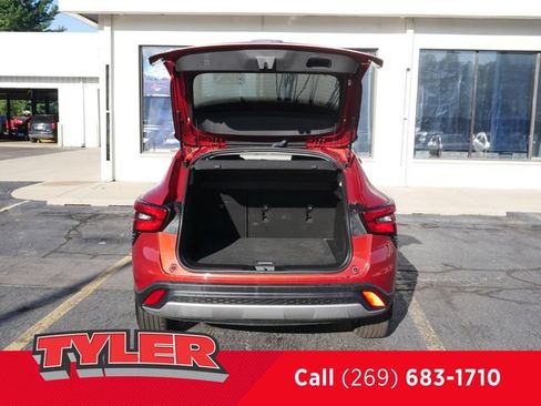 Used 2024 Chevrolet Trax LT w/ LT Convenience Package FWD image 16