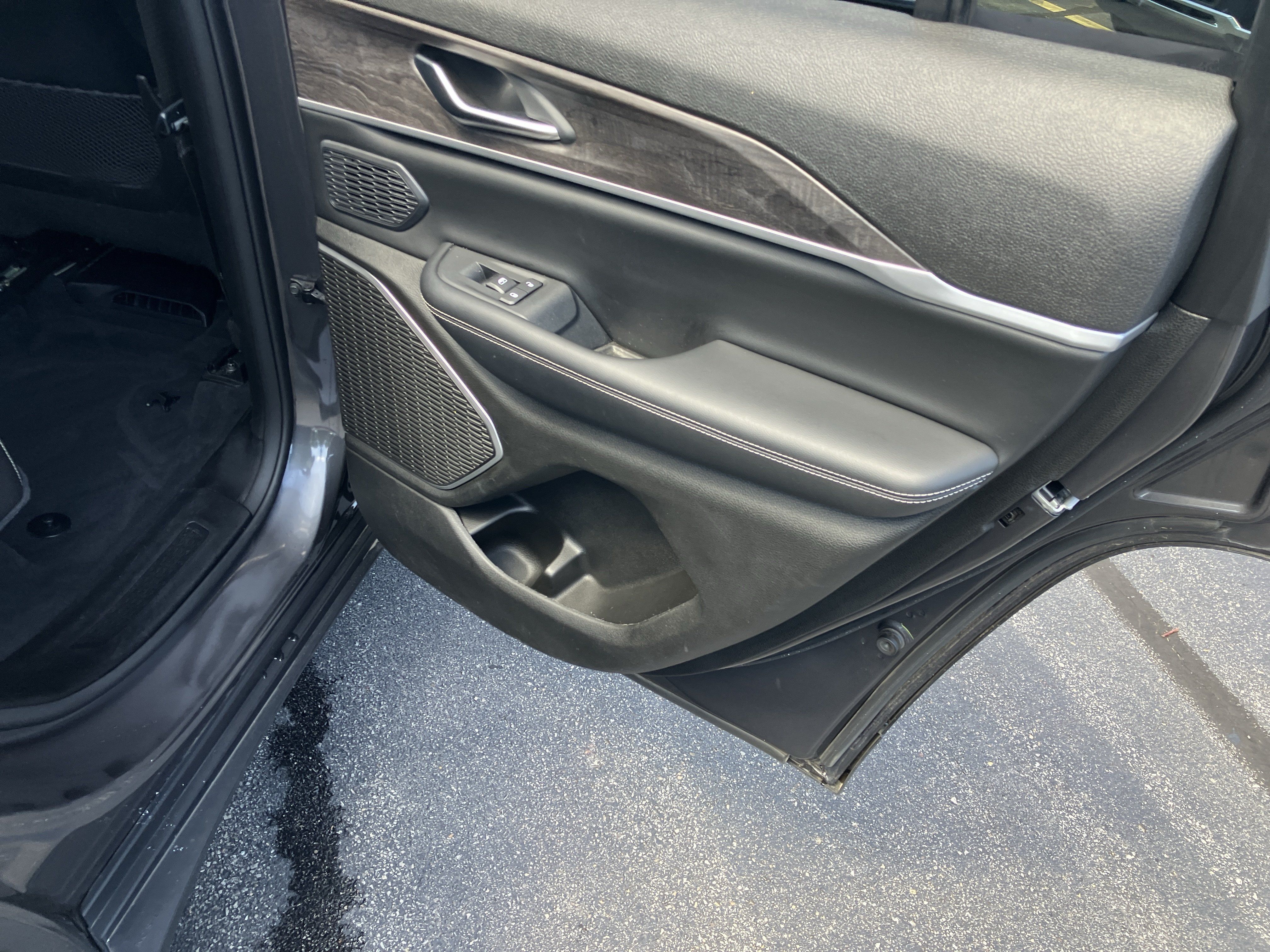 Used 2023 Jeep Grand Cherokee 4WD 4xe image 11