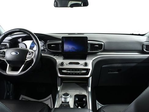 Used 2023 Ford Explorer XLT w/ Equipment Group 202A image 7