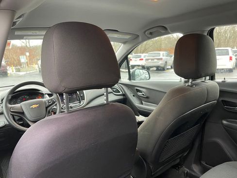 Used 2020 Chevrolet Trax LS image 12