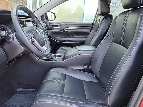 Used 2017 Toyota Highlander SE AWD/4WD image 10