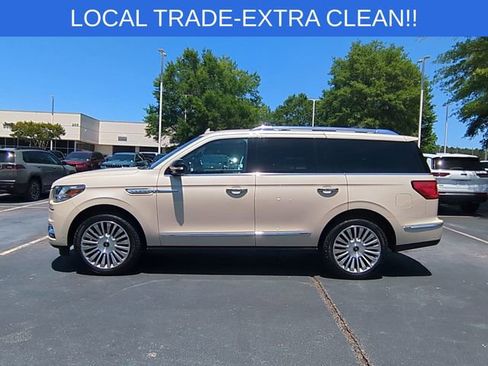 Used 2018 Lincoln Navigator Reserve w/ Technology Package AWD/4WD image 2