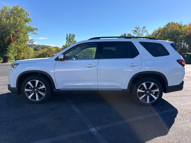 Used 2023 Honda Pilot Touring image 4
