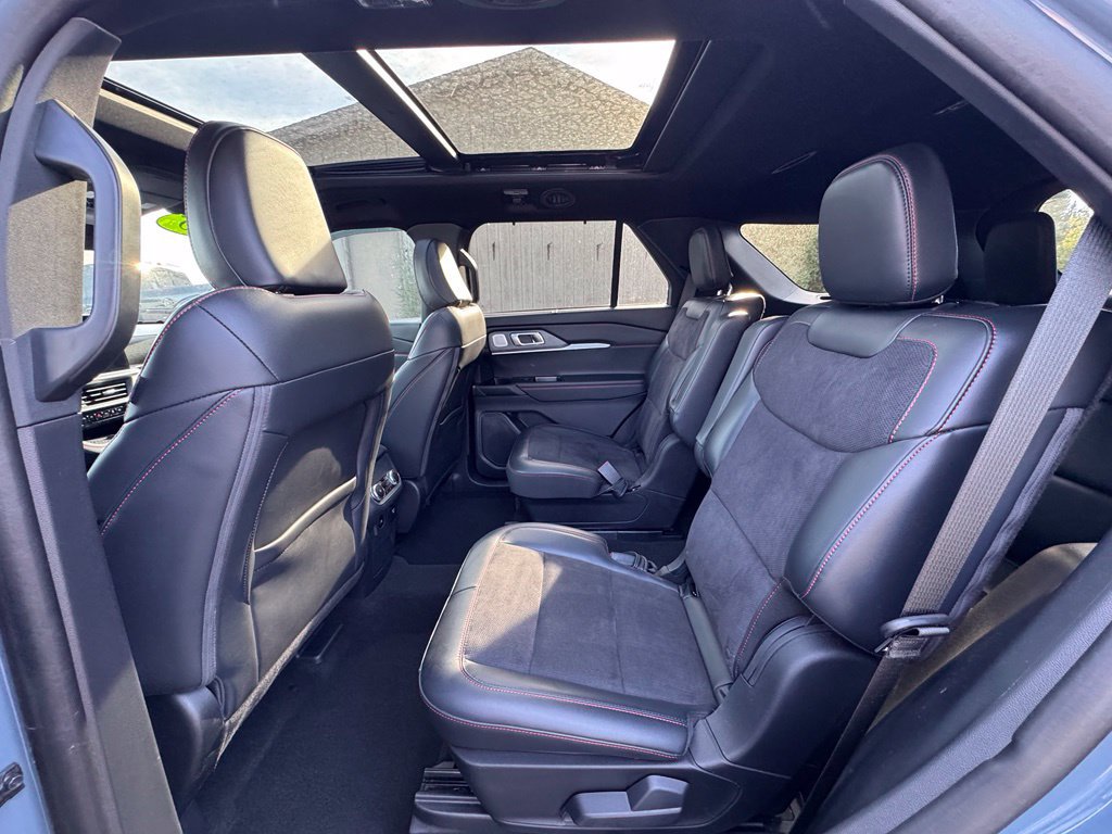 Used 2025 Ford Explorer ST AWD/4WD image 32