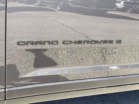 New 2025 Jeep Grand Cherokee Altitude image 15