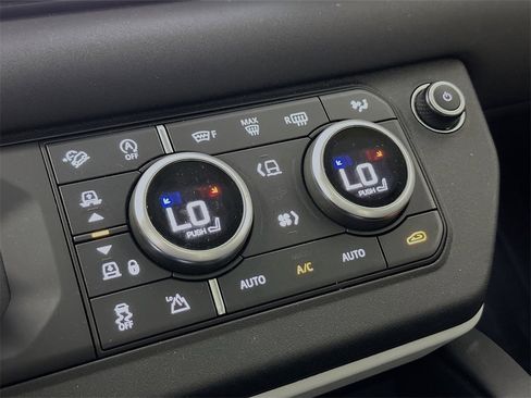 Used 2020 Land Rover Defender 110 SE image 16