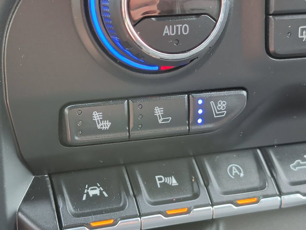 Used 2019 Chevrolet Silverado 1500 High Country w/ Technology Package AWD/4WD image 27