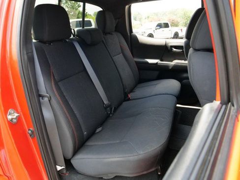 Used 2017 Toyota Tacoma TRD Sport w/ Premium & Technology Package AWD/4WD image 33
