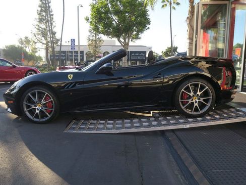 Used 2013 Ferrari California RWD image 5