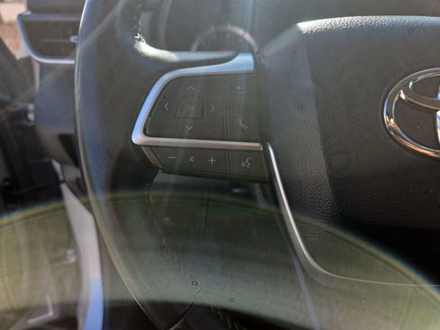 Used 2024 Toyota Highlander LE image 37