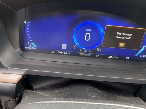 Used 2020 Ford Explorer Platinum w/ Premium Technology Package image 5