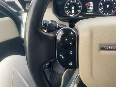 Used 2019 Land Rover Discovery HSE image 12