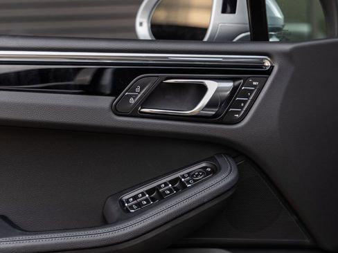 Certified 2026 Porsche Macan AWD/4WD image 23