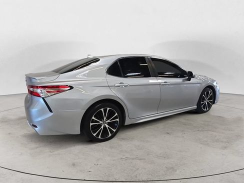 Used 2020 Toyota Camry SE FWD image 5