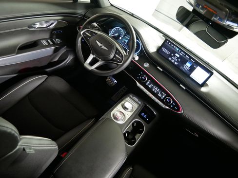Used 2023 Genesis GV70 2.5T w/ Sport Prestige Package AWD/4WD image 9
