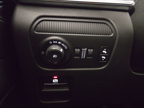 Certified 2023 Jeep Wagoneer Series II AWD/4WD image 32