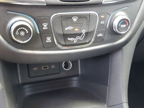 Used 2020 Chevrolet Equinox LT w/ LPO, Floor Liner Package image 26