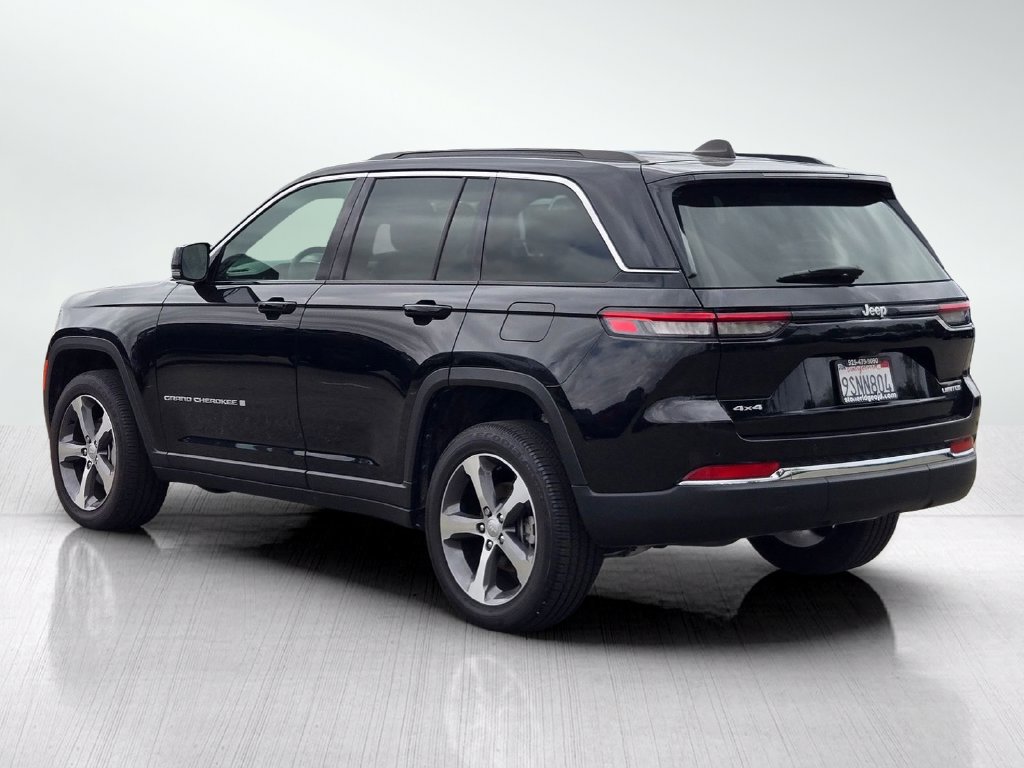 Used 2025 Jeep Grand Cherokee Limited w/ Trailer Tow Package AWD/4WD image 6