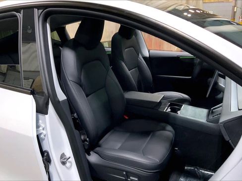 Used 2026 Tesla Model Y AWD image 9