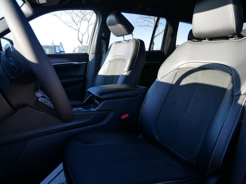 New 2026 Jeep Grand Cherokee Altitude image 11