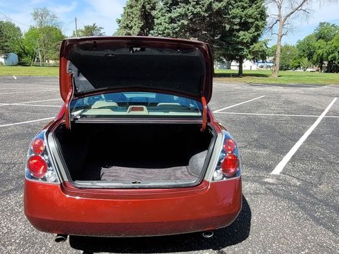 Used 2005 Nissan Altima 3.5 SL FWD image 8