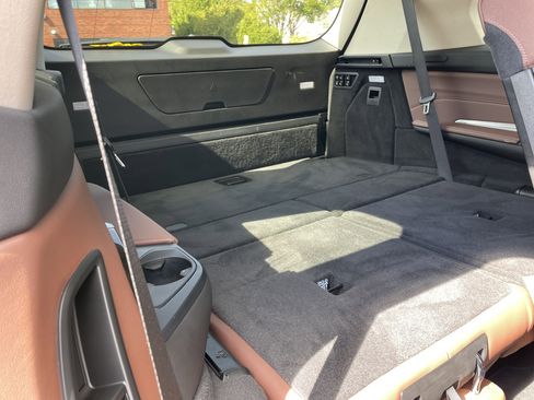 Used 2023 BMW X7 xDrive40i w/ Parking Assistance Package image 28