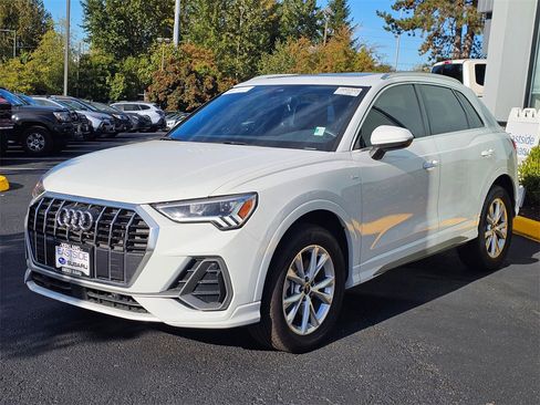 Used 2023 Audi Q3 2.0T Premium Plus w/ Premium Plus Package image 3