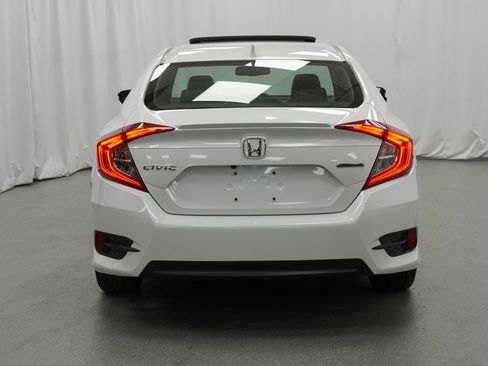 Used 2018 Honda Civic Touring image 10