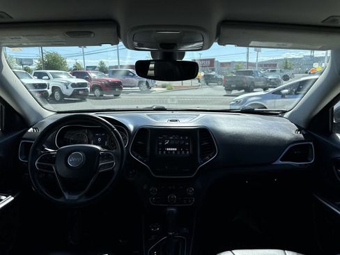 Used 2019 Jeep Cherokee Latitude Plus w/ Comfort/Convenience Group AWD/4WD image 15