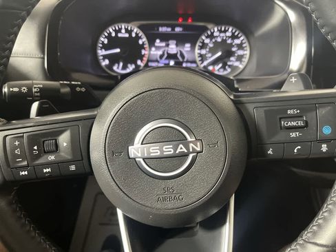 Used 2025 Nissan Pathfinder SV image 15