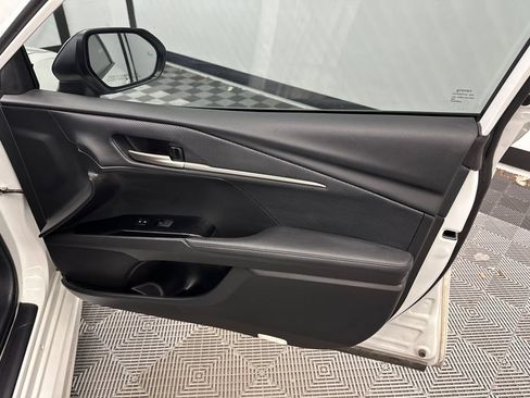 Used 2025 Toyota Camry XSE FWD image 15