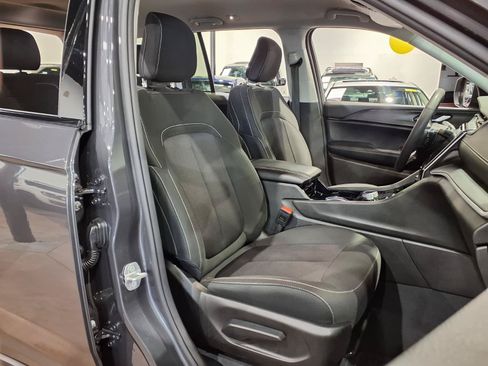 Used 2023 Jeep Grand Cherokee Laredo w/ Luxury Tech Group I AWD/4WD image 23