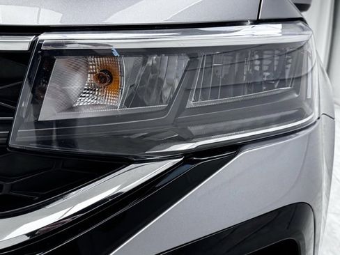 Used 2024 Volkswagen Taos SE image 15