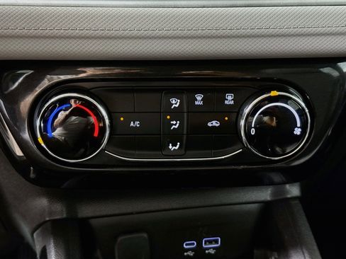 Used 2025 Chevrolet TrailBlazer LT FWD image 17