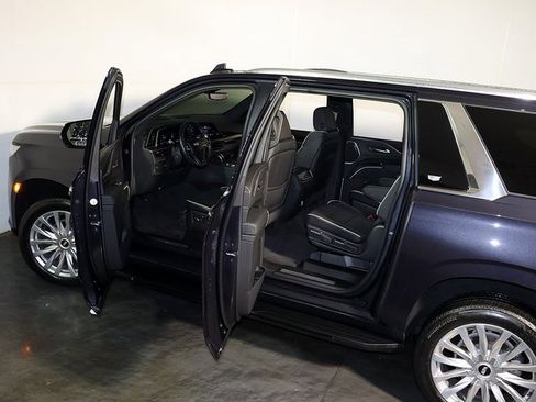 Used 2023 Cadillac Escalade ESV Premium Luxury image 5