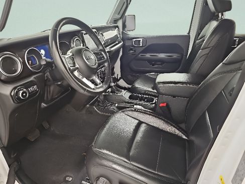 Used 2020 Jeep Wrangler Unlimited Sahara AWD/4WD image 13