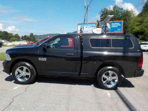 Used 2017 RAM 1500 Express AWD/4WD image 1