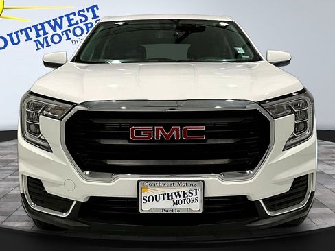 Used 2024 GMC Terrain SLE FWD image 2