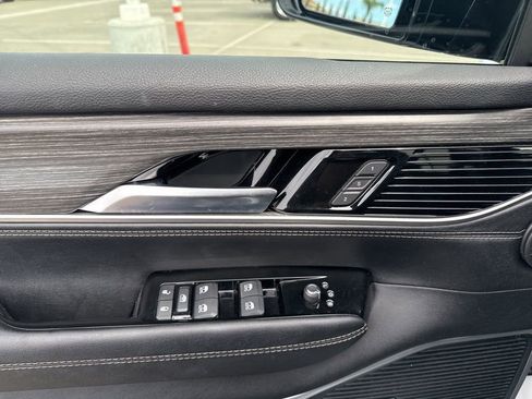 Used 2024 Jeep Wagoneer L Series II w/ Flexible Seating Group image 13