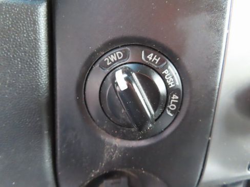 Used 2012 Nissan Titan SV w/ SV Value Truck Pkg image 23