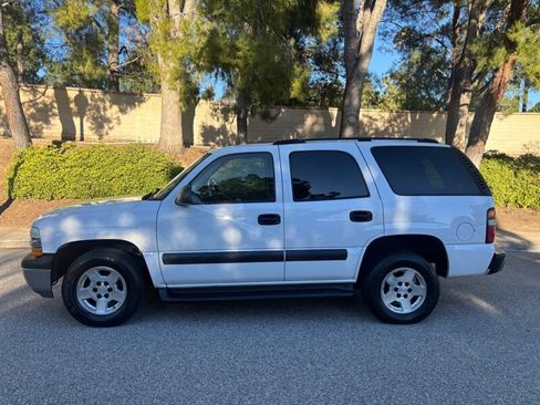 Used 2004 Chevrolet Tahoe LS image 2