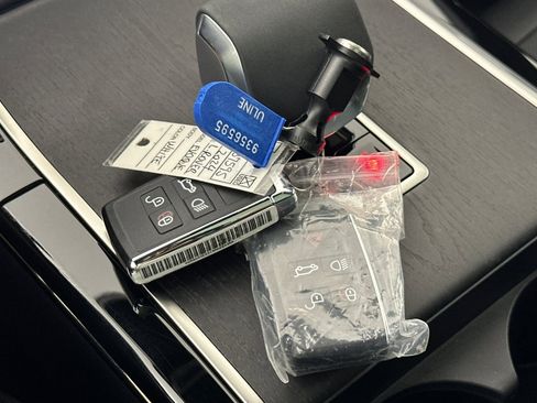 Used 2024 Land Rover Range Rover Evoque Dynamic SE image 24