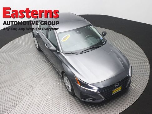 Used 2024 Nissan Altima 2.5 S FWD image 3