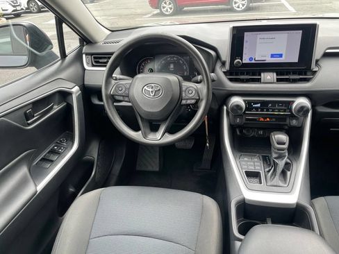 Used 2023 Toyota RAV4 LE AWD/4WD image 10