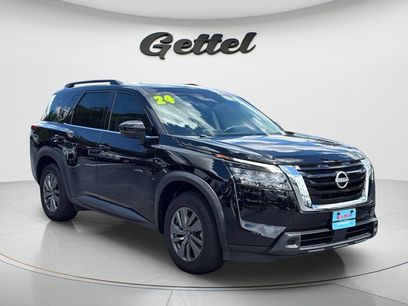 Used 2024 Nissan Pathfinder SV